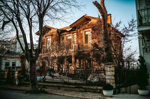 Что такое клееный брус и почему он популярен в Москве