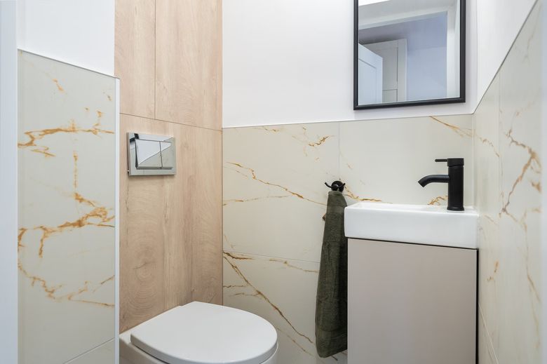 Какой клей выбрать для плитки 1200×600 и почему обычный не подходит?