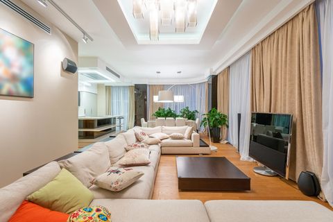 Почему 200+ м² - это другая лига: ключевые отличия от компактного дизайна
