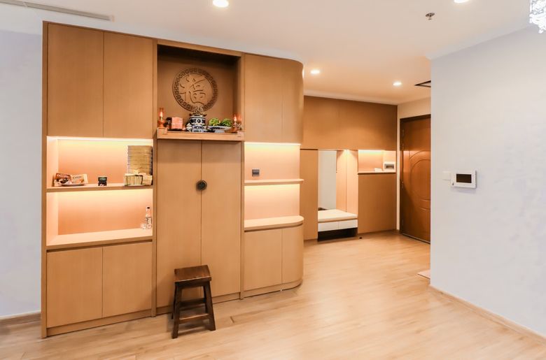 Какие материалы и фурнитура оптимальны для нестандартных конфигураций?